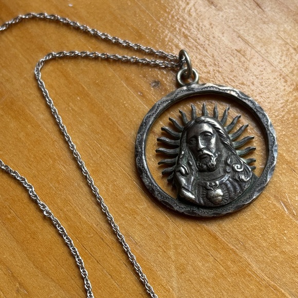 Vintage Jewelry - Silver-Tone Sacred Heart Jesus Pendant Necklace - Women's Religious Jewelry